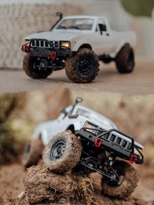 Full Scale WPL C24 Aggiornamento C241 1 16 RC AUTO 4WD Radio Control OffRoad Car RTR KIT Rock Crawler Elettrico Buggy Macchina in movimento 231229