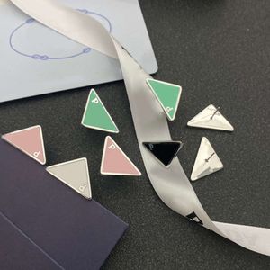 Brincos Orecchino a bottone con lettera triangolare di alta qualità con timbro Accessori per gioielli di moda per orecchini per feste in 4 colori per orecchini da donna ASD33