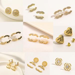 Luxury Designer Stud Crystal Pearl Earring varumärke bokstavssmycken kvinnor 18K guldpläterad valentin bröllopspresenter