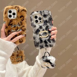 Zimowe kobiety Projektantka z telefonem Leopard Puszysty iPhone 14 13 12 Pro Max 15Promax Połączenie telefonu komórkowego z mini -torbą wisiorek
