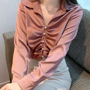Kvinnors blusar 2023 Spring Fashion Solid Color Pleated Satin Shirt Långärmning Temperament Pendlar Löst och unik avslappnad topp