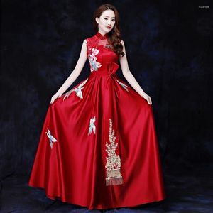 Abbigliamento etnico Elegante abito da festa formale in raso Banchetto Applique in stile cinese Ricami Qipao Cheongsam Costumi per spettacoli corali