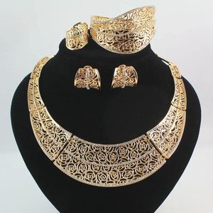 Conjuntos de design clássico mulher 18k banhado a ouro cristal áfrica dubai festa de casamento colar brincos pulseira anel presente conjunto de jóias