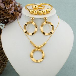 Set di gioielli arabo Dubai set per donne orecchini per tallone collana etiopiana africana africana gold color bracciale ad anello da sposa dono da sposa