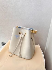 Fantastisk färg Milky Way Drawstring Women Fashion Shopping Satchels Axelväskor Handväskor Läder Crossbody Messenger Bag Totes Luxury Purs Pallbok Portfölj