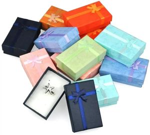 箱32pcs宝石用の紙ギフトボックス5*8*2.5cmリングイヤリングネックレスホルダーディスプレイ新年クリスマス/結婚式