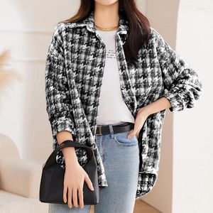 Kvinnors blusar 2023 Löst Autumn Thick Woolen Plaid Shirt Women Winter Tops Vintage Overdimensionerade skjortor rutiga för Womens Top