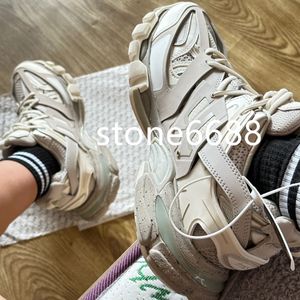 Top Quality Casual Shoes Triple S 3.0 LED Runner Sneaker Designer Hottest Tracks 3 LED Tess Gomma Paris Speed Platform Fashion Outdoor Sports