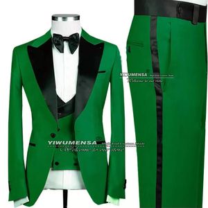 Jackets Spring/autumn Green Men Suits Black Lapel Jacket+vest+pants Tres De Hombre 3 Pieces England Style Wedding Tuxedo Custom Made