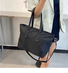 56123 Resande väska färgglada designer duffle påsar för man stor kapacitet reser helgväska duffel väska utomhus sportväska handväska messenger väska