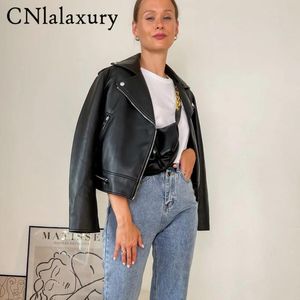 ジャケットCnlalaxury 2021 New Spring Autumn Black Faux Pu Leather Short Jacket Women Lapel Pu Coat Black Zipper Motorcycle outwwear