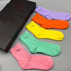 Homens e mulheres meias de algodão roupa interior meia all-match meias de cor sólida chinelos gancho tornozelo respirável casais felizes meias pretas luxo sportsocks