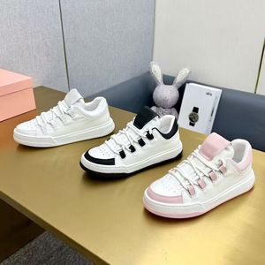 Scarpe casual bianche Scarpe da donna stringate Sneaker da viaggio in pelle 100% pelle bovina da donna Designer con suola spessa Scarpe da ginnastica da corsa scarpe da donna con plateau sneakers da palestra taglia 35-40-41