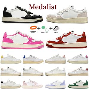 Designer Medaglia d'azione Scarpe da corsa Autries Platform Sneakers USA Tomaia bicolore Rosa Nero Golden Panda Mocassini bassi Outdoor Donna Uomo Donna Scarpe da ginnastica 35-44