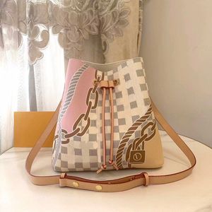 Mini tasarımcı kova çantası omuz çantası gerçek deri çanta kadın çanta tasarımcısı çapraz gövde çantası çıkarılabilir omuz askısı