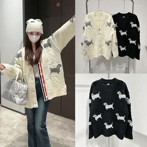 Kvinnors stickade tecknad valp Jacquard Knit Cardigan Jacket Winter Fashion College Style Casual Loose Sweater Coat Kvinnlig trend 2024