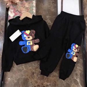 Fashion children's designer clothes set hooded pants girl baby boy sportswear luxury designer letters long sleeve hooded children's clothing.