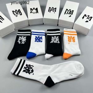 2J21 Tasarımcı Parçaları Lüks Am Socks Winter Amirs Amiiri Moda Amirly Noel Çorapları Am2 Süper Kalite Amari Amirl Yün Çift Çorap Kutu 5 Çift Pamuklu Kutu