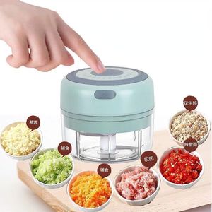 Fruktgrönsaksverktyg Vitlök Crusher Electric Food Chopper Köttkvarn Mini Press Masher Machine USB Kök Gadgets 230630