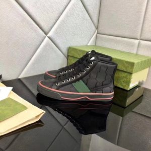 Tênis 1977 cano alto Designer sapatos masculinos femininos Bege ébano lona Verde e vermelho Web 77 sapato de luxo bordado 04