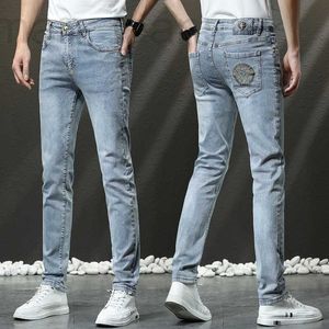 Jeans da uomo firmati 2023 primavera ed estate jeans lavati azzurri da uomo pantaloni slim slim fit pantaloni moda coreani di fascia alta H8LT