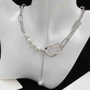 Ladies Luxury Designer Jewelry Necklace Pearl Girls Letter Necklaces Womens Fashi