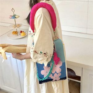 Axelväskor mode blomma virkning handleds tot kvinnor handväskor designer stickning crossbody for girls shopper 230426
