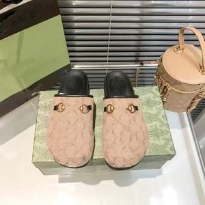Classic women's canvas slipper beige and ebony sandal Gold-toned hardware Rubber Flat sole slipper designer shoes a7