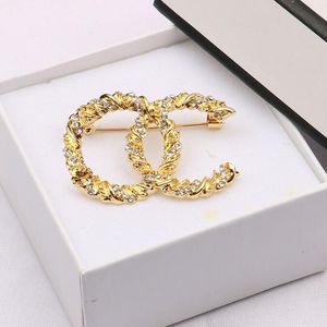 Projektant marki podwójny litera złota srebrna broszka słynna kobiety Pearl Rhinestone kryształowy broszka garnitur Lape Akcesoria biżuterii mody