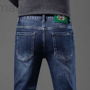 Herren-Jeans-Designer 2022 Herbst und Winter neu mit kleinen Füßen, schmaler Passform, Baumwoll-Frühlingsmodemarke, koreanische Jugend-High-End-FF M7W2