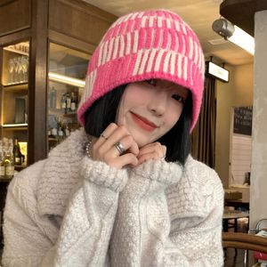 Japan Pink Plaid Knit Wool Cap Ladies Autumn Winter Wear Big Head Round Show Face Face Liten stickad hink Fisherman Hat For Women