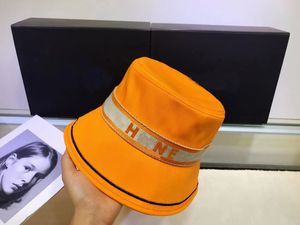 Famous Style Designer 4 Seasons Outdoors Sunhat Wide Brim Hats Fashion Men Women Brand Letter Print Knit Bucket Hat Solid Color Visors Caps Baseball Cap