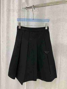 スカートデザイナー2023夏の新しいトライアングル高さのウエストは、女の子のための薄い気質を示しています年齢ファッション汎用プリーツハーフスカートwn6vを減らす