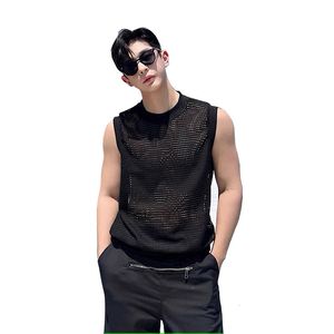 Herrtankstoppar 2023 sommarlovsstil Löst ihåligt vävt väst män koreanska streetwear mode ärmlösa t skjortor tankar tees 230630