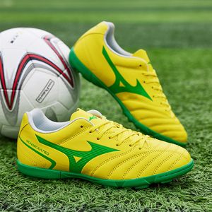 Buty bezpieczeństwa Profesjonalna marka żółty koronkowe skórzane buty piłki nożnej mężczyźni oddychali bez poślizgu męskie buty treningowe tf futsal buty man 230630