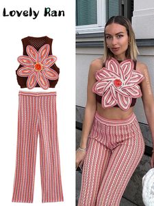 Kvinnors spårsättningar Fashion Hook Flower Hollow Sticked Long Pant Set Retro Croped Tank Vest Pants Two Pieces Female High Street Outifit 230630