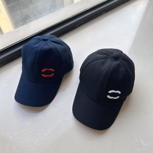 Оптовая Простые стили Дизайнерские женские и мужские бейсболки Four Seasons All-match Snapbacks Brand Double Letter Спортивные шапки Сплошной цвет Бейсболка Подарки на день рождения