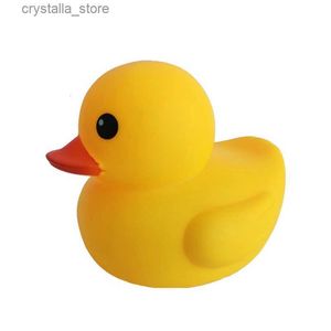 Brinquedo de banho de chocalho de bebê de tamanho grande Pato de borracha amarelo Squeeze Animal Crianças Banho Banheira Brinquedos de água Race Squeaky Pato Ornamento L230518