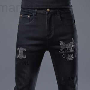 メンズジーンズデザイナーハイエンドホットドリルファッションジーンズメン2022秋と冬の新しい黒いストレッチトレンド汎用性の高い小さなレッグパンツBG5A