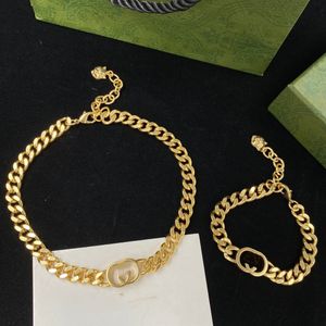 Neue Designer -Halskette und Armband Choker für Unisex -Buchstaben Armbänder Goldkettenversorgung Charme Halsketten