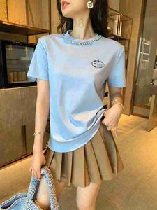 Kobiety projektantki koszulki 23ss Summer Nowy koralikowatą kryształowy naszyjnik z krótkim rękawem t-shirt Miękki zwykły niebieski biały rqjd