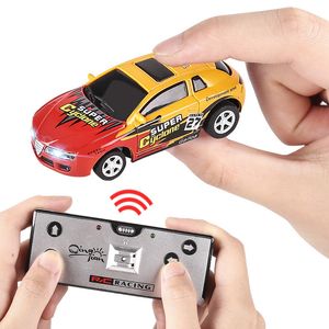 ElectricRC Car 1 64 Fernbedienung Mini Rc Batteriebetriebene Renn-PVC-Dosen Packmaschine DriftBuggy Bluetooth Funkgesteuertes Spielzeug Kind 230630