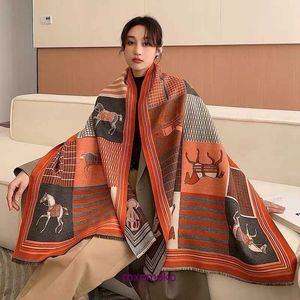 H Hem Butik Plush Scarf till försäljning 2023 Vinterimitation Cashmere Warm Carriage Scarf Women's Double Sided Two Color Shawl Long Neck