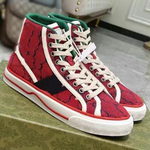 Tenis 1977 Designer High Top Sneakers Men Men luksusowe buty Beige Ebony Canvas Green and Red Web 77 Design Trener 09 09