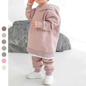 Giyim Setleri 2023 Çocuk Çocuk Polar Kış Kıyafetleri Katı Pamuk Kapşonlu Sweatshirt Pantolon Yürümeye Başlayan Bebek Takım Elbise Erkek Kız Rahat Sıcak Giysiler 230630