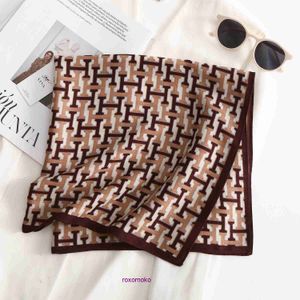 Top Original H Home Winter scarves online shop Fashionable letter velvet square scarf 2023 new right angle herringbone pattern paired with shirt high end