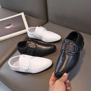 Кроссовки 2023 New kids Boy Black Pu Leather Shoes Children English Style Black and White Performance Shoes Boys Pointed Dress ShoeHKD230701