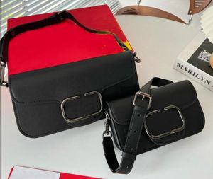 Designers väskor 2 storlek kvinnor axel väska crossbody väska messenger totes mode metall läder handväskor klassiska korskroppskoppling damer handväska 27 cm 20 cm