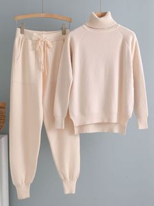 Kvinnors spårningsdräkter 2 stycken Set Women Sticked Tracksuit Turtleneck tröja + morot jogging byxor pullover chic outwear 230630