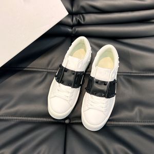 Designer casual shoes 2023 new men and women with the same flat bottom Joker platform luxury leisure sports rivet small white shoes women.